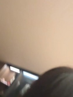 stripchat平台的人气女神，19岁学生妹，【Olivia】，童颜巨乳，高潮狂喷水，跟个水龙头一样，震撼刺激，屌爆了！ 截图14