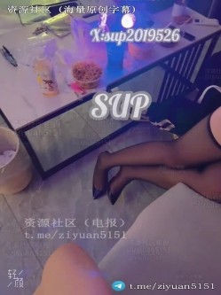 南宁NTR情侣真实绿帽「淫妻晨晨」《舌吻单男》红色套装是老公亲自挑选的，女友也忍不住抱着单男舌吻被肏 截图3