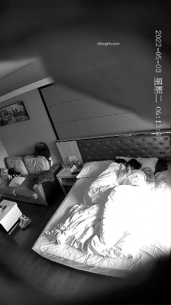 【最新酒店偷拍 ️极速首发】 ️360酒店 ️颜值学妹和男友花样操B两天干6次激情四射 衣服没脱插入就操 截图3