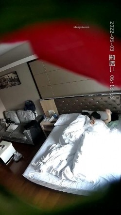 【最新酒店偷拍 ️极速首发】 ️360酒店 ️颜值学妹和男友花样操B两天干6次激情四射 衣服没脱插入就操 截图4