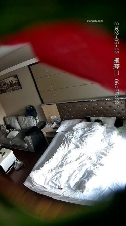 【最新酒店偷拍 ️极速首发】 ️360酒店 ️颜值学妹和男友花样操B两天干6次激情四射 衣服没脱插入就操 截图6