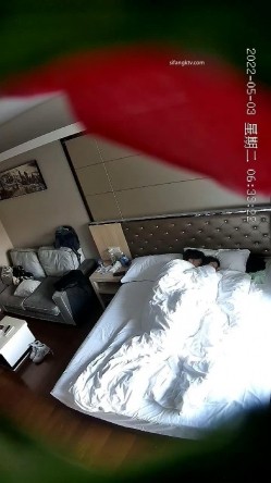【最新酒店偷拍 ️极速首发】 ️360酒店 ️颜值学妹和男友花样操B两天干6次激情四射 衣服没脱插入就操 截图7