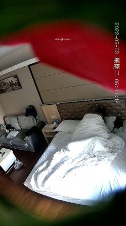 【最新酒店偷拍 ️极速首发】 ️360酒店 ️颜值学妹和男友花样操B两天干6次激情四射 衣服没脱插入就操 截图10