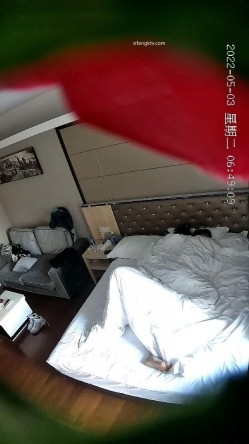 【最新酒店偷拍 ️极速首发】 ️360酒店 ️颜值学妹和男友花样操B两天干6次激情四射 衣服没脱插入就操 截图14