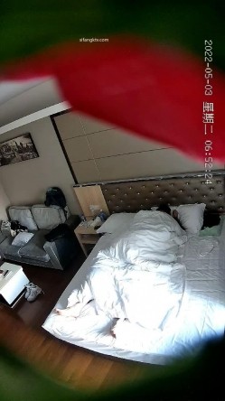 【最新酒店偷拍 ️极速首发】 ️360酒店 ️颜值学妹和男友花样操B两天干6次激情四射 衣服没脱插入就操 截图15