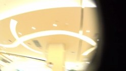 最新流出 裙底街拍大神苦行僧专业近距离偷拍原创 截图2