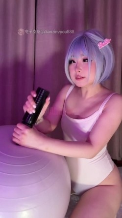 推特极品阿黑颜母狗「Pupu噗噗」《噗噗的周六深夜节目档——塑形计划》在健身球上被强制无套后入 截图10