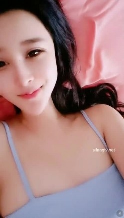 最美真实空姐【空姐CC】疫情停飞在家和男友无套啪啪 这身材！这颜值！我愿为她精尽人亡 男主说了会在机场干这尤物 截图14