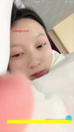 巨乳奶水美女主播养乐多 直播边做爱边喷奶超刺激 截图3