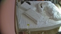 酒店偷拍 学生情侣妹子满心期待男友激烈的碰撞废才男友只知道玩游戏性能力让她大失所望 截图11