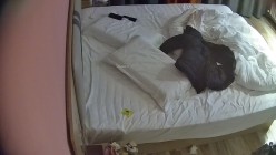 酒店偷拍 学生情侣妹子满心期待男友激烈的碰撞废才男友只知道玩游戏性能力让她大失所望 截图15