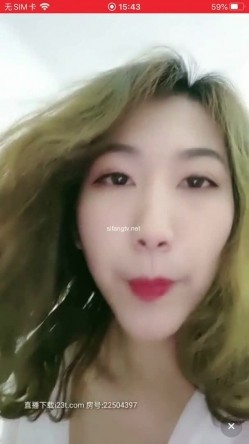 风韵犹存【96年的喷水少妇】，大黑牛自慰、强烈震力震到淫穴连连喷水，这快感使得表情很淫荡呀！ 截图4
