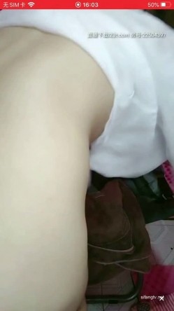 风韵犹存【96年的喷水少妇】，大黑牛自慰、强烈震力震到淫穴连连喷水，这快感使得表情很淫荡呀！ 截图8