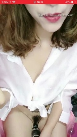 风韵犹存【96年的喷水少妇】，大黑牛自慰、强烈震力震到淫穴连连喷水，这快感使得表情很淫荡呀！ 截图11