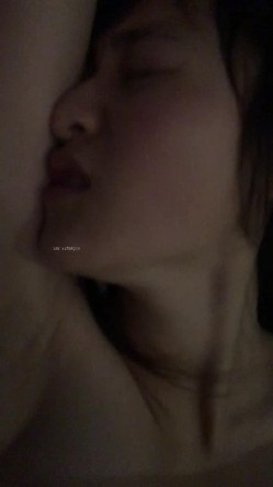 【极品反差婊】超高颜值 男友泄露 纯爱男被人NTL，牛头人疯狂艹自己反差婊女友，简直难以接受，超 截图6