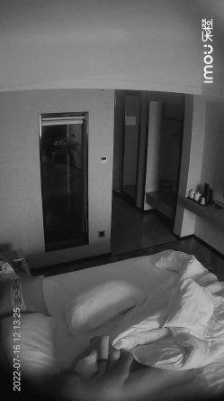 最新流出乐橙酒店偷拍发型前卫的情侣开房激情 截图1