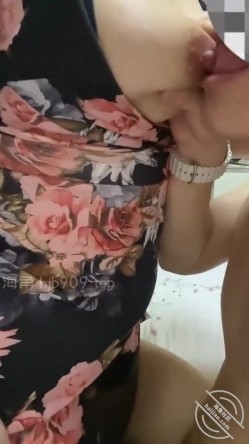 海角社区泡良大神野兽绅士 ️人妻的黑丝旗袍诱惑，没想到大奶少妇还是位喜欢偷情的痴女 截图7