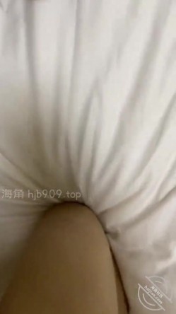 海角社区泡良大神野兽绅士 ️人妻的黑丝旗袍诱惑，没想到大奶少妇还是位喜欢偷情的痴女 截图15