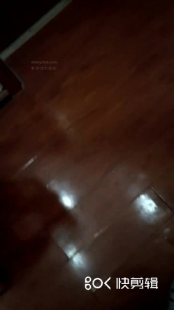 樱子老师和表哥寻求刺激，穿着睡袍就在楼梯干，被表哥艹得太爽，呻吟淫荡地叫被发现，狼狈回房间，还在流水！ 截图14