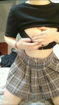 “鸡巴好硬~我要来高潮了”对话超淫荡，顶级骚母狗大奶妖媚【雪儿】群福利，户外车震3P淫声浪语骚得离谱 截图9