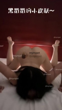 极品颜值女神【mympet】最新露出 啪啪福利，你眼中高高在上的女神在富人眼中只是一只母狗精盆！ 截图12