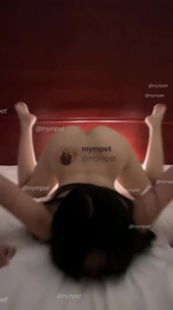 极品颜值女神【mympet】最新露出 啪啪福利，你眼中高高在上的女神在富人眼中只是一只母狗精盆！ 截图13