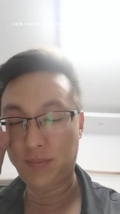 寂寞终结者 今天约几个朋友回家喝酒 两个男人把媳妇按在床上啪啪 截图7