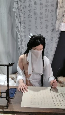 才华横溢，写毛笔字~古装骚舞，【繁华女主角】，最亮眼的新星，女神肤白貌美，让人流口水 截图1