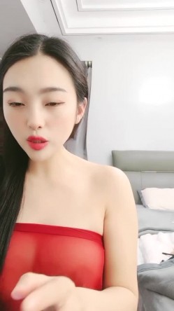 笑起来美丽动人气质年轻女神一抹红砂露脸骚动起来，口红道具自慰 截图13