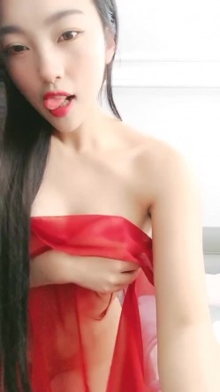 笑起来美丽动人气质年轻女神一抹红砂露脸骚动起来，口红道具自慰 截图14