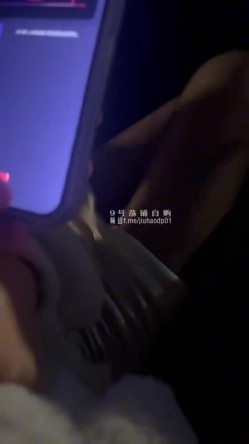 泡良大神『tesxgjkssl』06黑丝小母狗 在餐厅 网约车 商场 遥控她逼里的跳蛋 乖乖完成任务才能接受主人赏赐的爆操 截图6