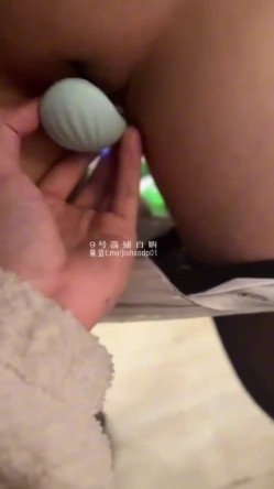 泡良大神『tesxgjkssl』06黑丝小母狗 在餐厅 网约车 商场 遥控她逼里的跳蛋 乖乖完成任务才能接受主人赏赐的爆操 截图12