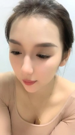 明星脸，几万粉丝的小网红，【偷走一头猪】，清秀女神~长腿骚舞~道具黑牛~逼会下蛋，走在街上回头率肯定高 截图13