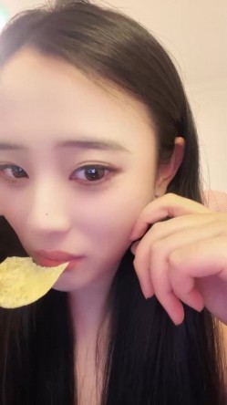 【小鱼糕冷】巨乳空姐~! 机场直播~跳蛋自慰~与肥猪男啪啪 截图1