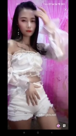 千元无上定制快手被封就开新号业内小有名气的网红女【敏爷燕儿】漏B漏脸激情顶胯大阴唇都跟着波动 截图10