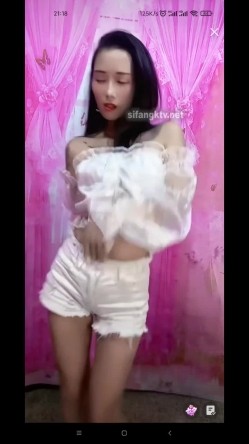 千元无上定制快手被封就开新号业内小有名气的网红女【敏爷燕儿】漏B漏脸激情顶胯大阴唇都跟着波动 截图15