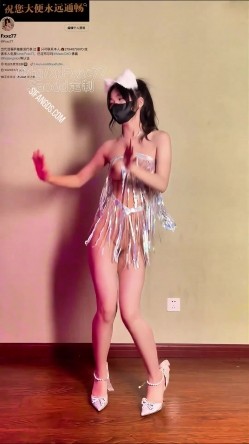 推特极品长腿，高颜值女菩萨【一口白桃七】定制裸舞+顶级VIP福利，紫薇美鲍喷水，非常反差 截图4