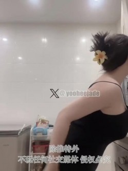露脸才是王道！推特极品巨乳反差婊国宝级女神yooh私拍 穷人女神有钱人玩物单挑3P各种性爱 截图14