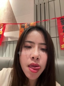 ️逆天户外主播【qingqing-ss】高颜值长腿丝袜、公园、商场餐厅大胆当着路人面裸露自慰 截图2