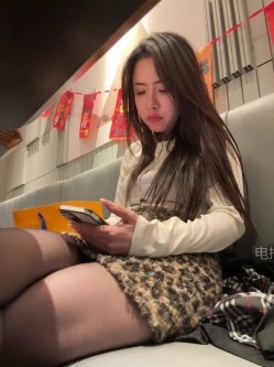 ️逆天户外主播【qingqing-ss】高颜值长腿丝袜、公园、商场餐厅大胆当着路人面裸露自慰 截图12