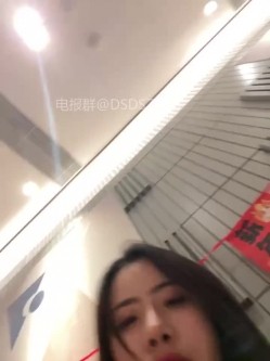 ️逆天户外主播【qingqing-ss】高颜值长腿丝袜、公园、商场餐厅大胆当着路人面裸露自慰 截图14