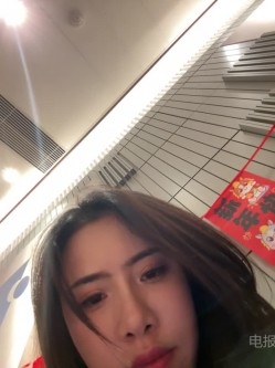 ️逆天户外主播【qingqing-ss】高颜值长腿丝袜、公园、商场餐厅大胆当着路人面裸露自慰 截图16