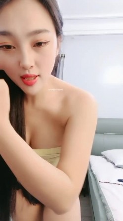 顶级完美女神 ️性感尤物~蜜桃臀大长腿~让人触电的眼神~淫声荡语揉奶 ️让人无法抵挡的美色！ 截图4