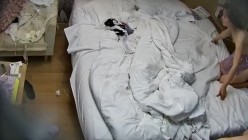 大学城附近钟点炮房摄像头偷拍刚拔完罐的小哥被骚货女友穿上清凉睡衣诱惑把持不住舔逼 口交啪啪 截图15