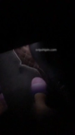 饥渴丰满少妇主播晚上主动出击！滴滴上勾引个像猪肉佬的胖司机路边车震“他还没喝过他老婆的奶，现在正在喝我的奶”对白有趣 截图6