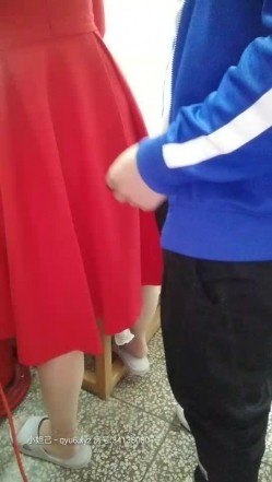真实刺激嫂子剧情演绎强行扒下嫂子的内裤舔她骚逼听她呻吟，鸡巴塞她嘴里口交，拉到床边后入风骚的大屁股 截图5