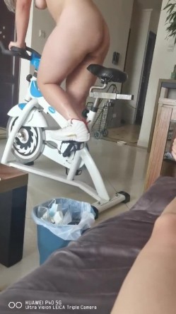 【极品流出 ️恋爱性陷阱】圈养调教大学母狗『二月』无下限性开发实录 完美曝光真实还原母狗成长变化 截图14