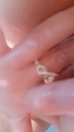 爆乳卡哇伊萌妹，小背心豹纹丁字裤，一流身材，你们快来日我，特写揉搓无毛骚穴，跳蛋震动搞得湿湿 截图13