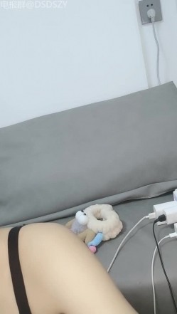 ️顶级颜值女神堪比明星【依依哟】揉穴自慰诱惑 截图2