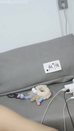 ️顶级颜值女神堪比明星【依依哟】揉穴自慰诱惑 截图4